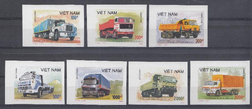 Тягачи и грузовые автомобили. Вьетнам 1990 год.